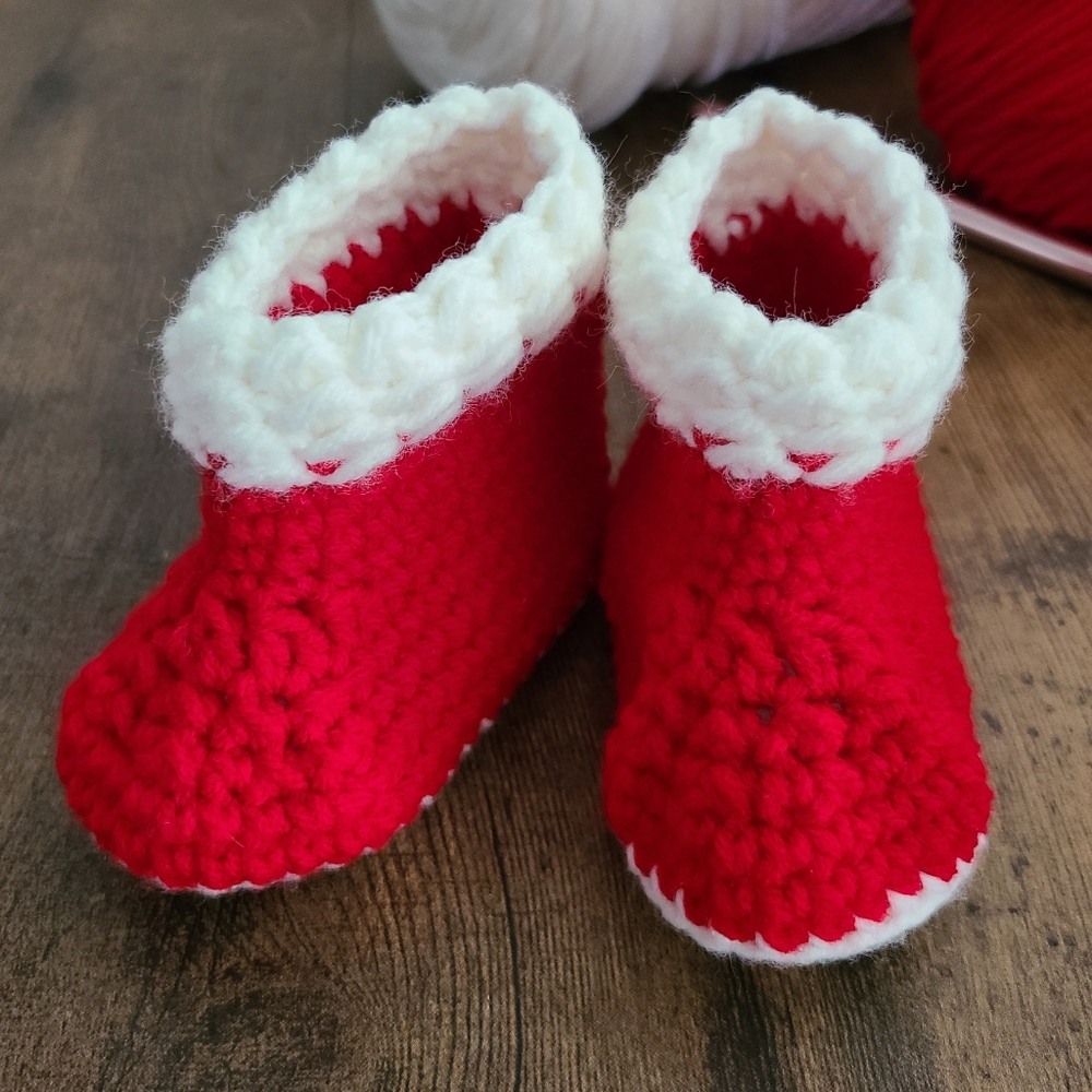 Santa booties, baby crib shoes, Christmas shoes, baby crochet soft slippers